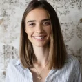 portrait-of-happy-smiling-young-businesswoman-EK4AWC8.jpg - Brilen Reduit centro estetico premium